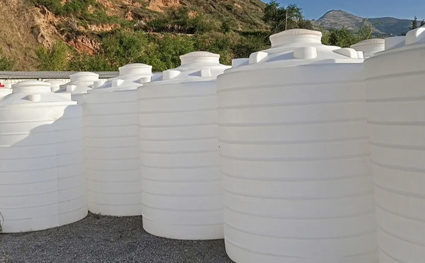 化工液体储存注意事项——选对PE靖远塑料桶避免安全隐患