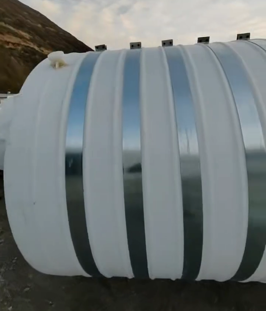 圆形靖远塑料桶批量交付案例：结构稳定，适配多行业液体储运需求